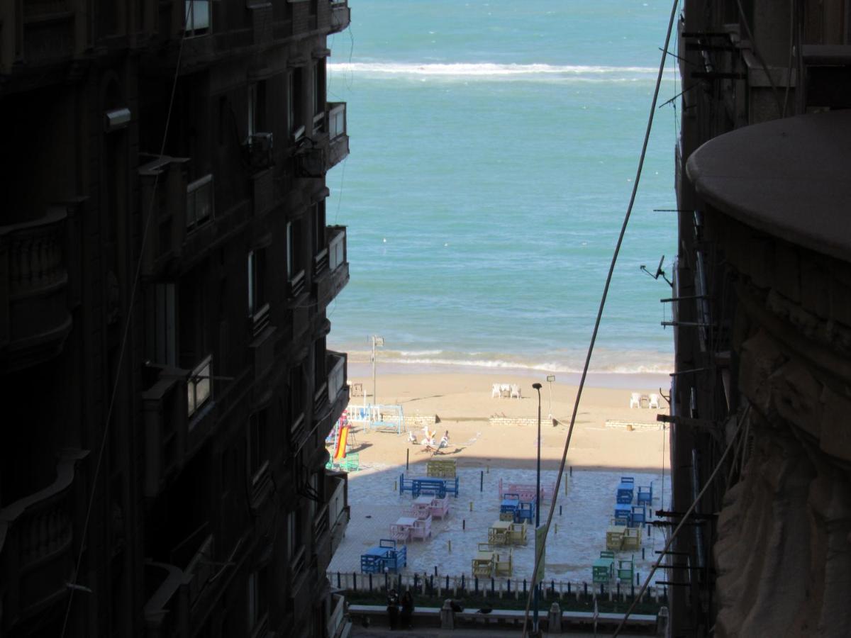 Beautiful Sea View At Miami Beach & Montaza Palace With Wi-Fi, شقة بجوار شاطئ ميامي و قصر المنتزة ترى البحر منظر جميل Alexandria Exterior foto